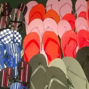 OVER 25 PAIR MENS WOMEN'S & TODDLER FLIP FLOPS